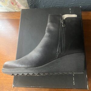 NIB Steven Black Ankle Boots sz 8